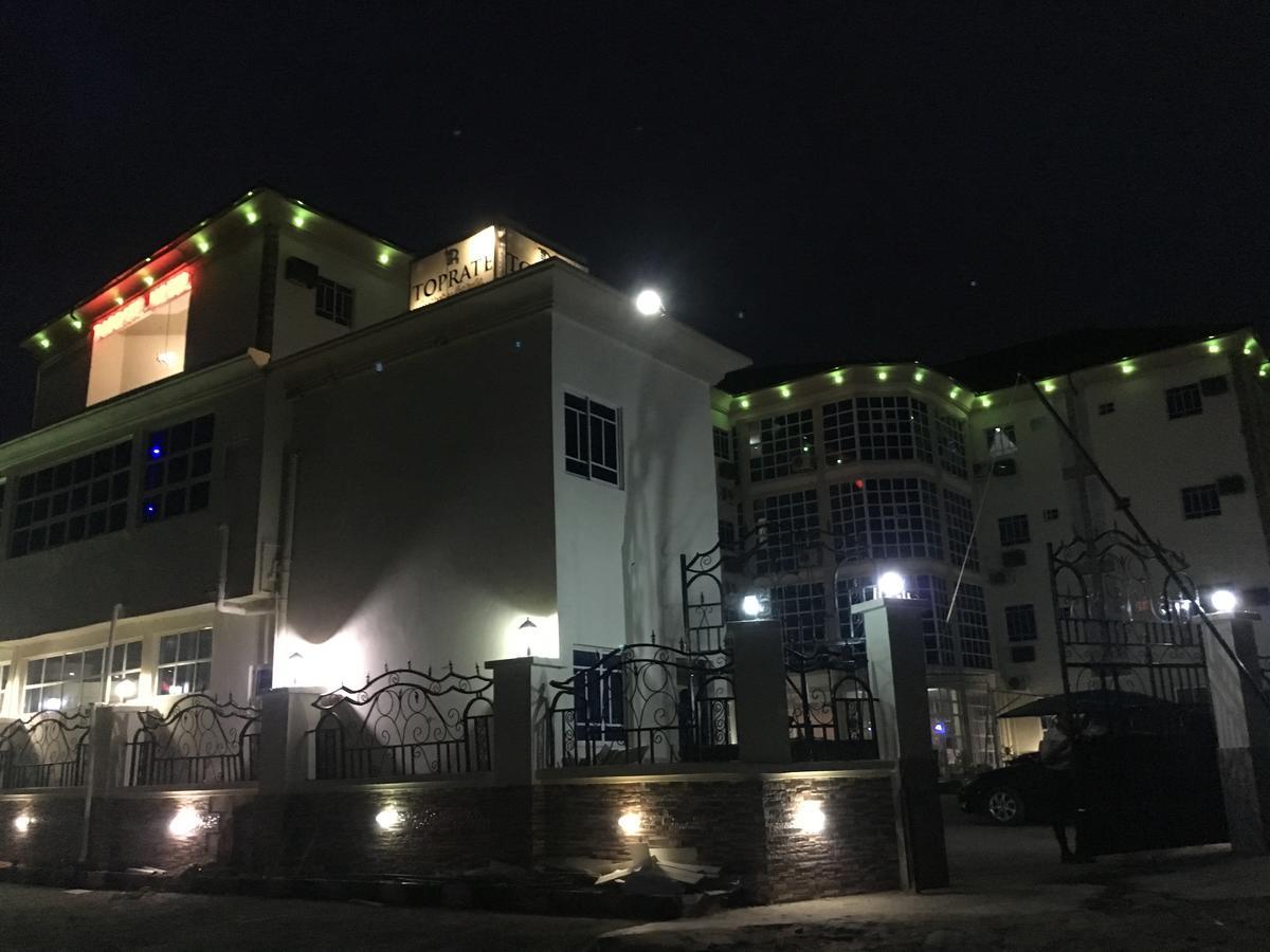 Toprate Luxury Hotel Owerri Bagian luar foto
